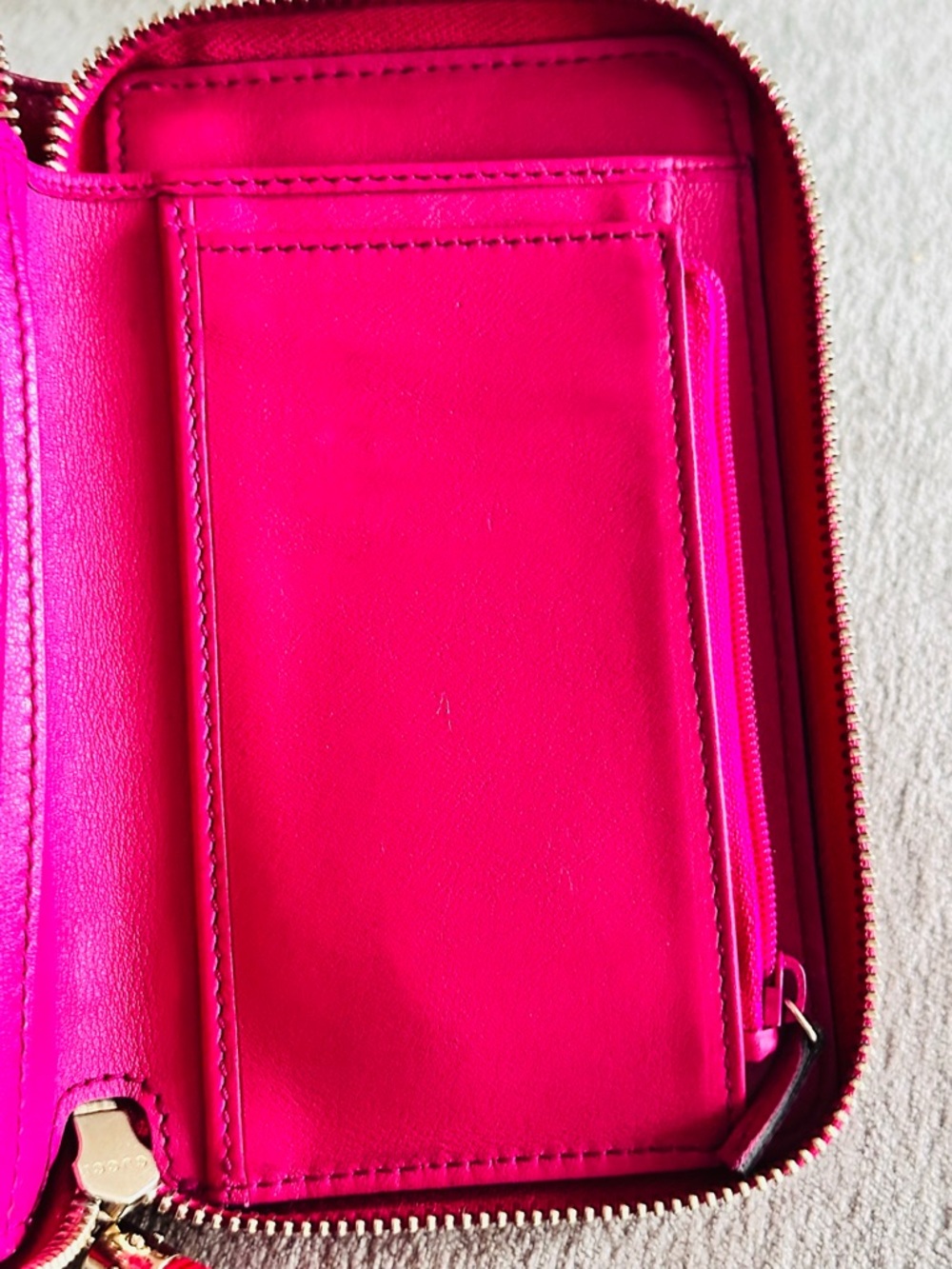 Gucci SoHo Medium Zip Around Wallet - Picture 7 of 12